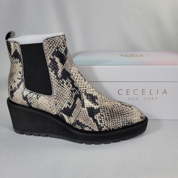 Cecelia New York Gemma Wedge Booties Sz 7.5 M - Picture 16 of 16